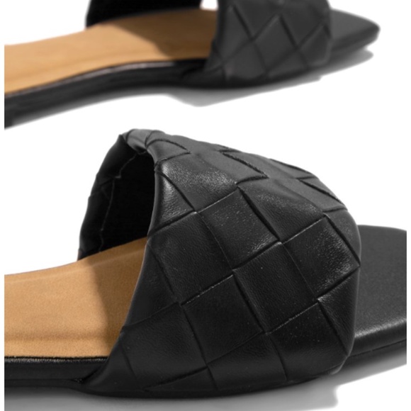 !! RESTOCKED !! Woven Strap Slide Sandals in Black - Picture 4 of 5